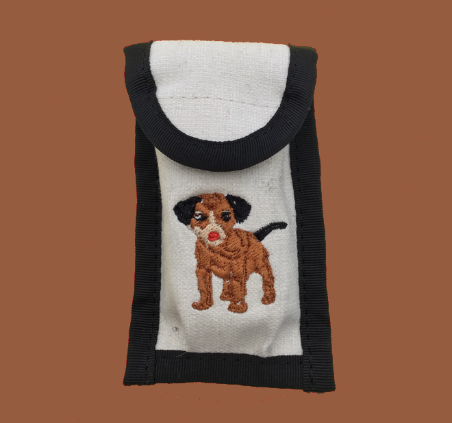 Hundeli schwarz – gestickt – Webiste